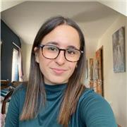 Profesora titulada en Educación primaria que está disponible a ayudar con cualquier materia y ofrecer refuerzo